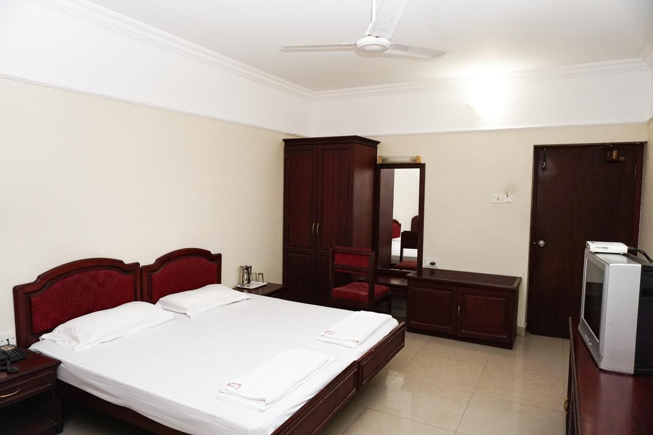 Keerthi Hotel Thiruvananthapuram Bagian luar foto