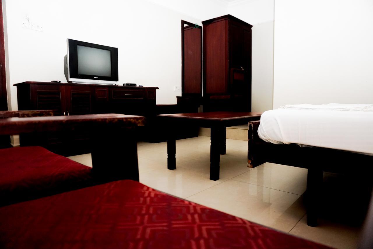 Keerthi Hotel Thiruvananthapuram Bagian luar foto