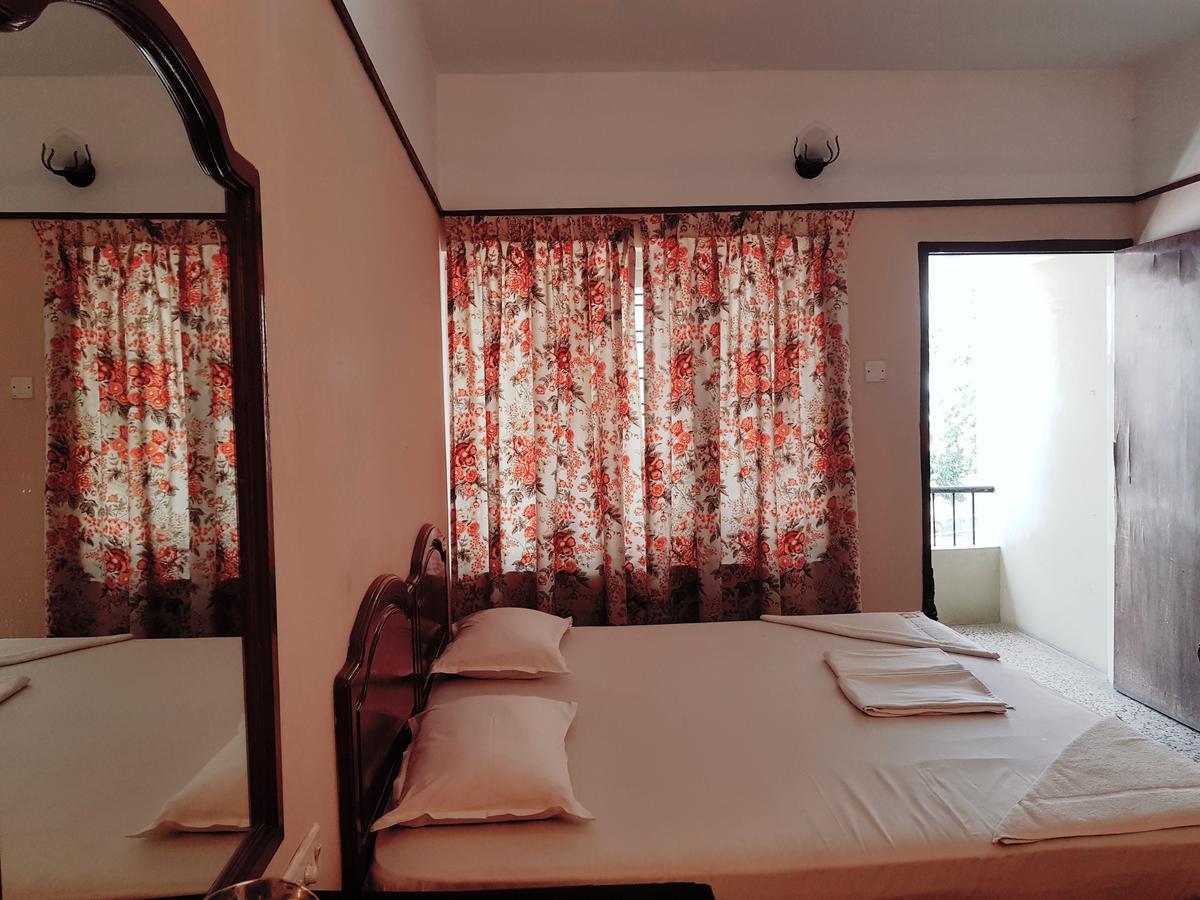 Keerthi Hotel Thiruvananthapuram Bagian luar foto
